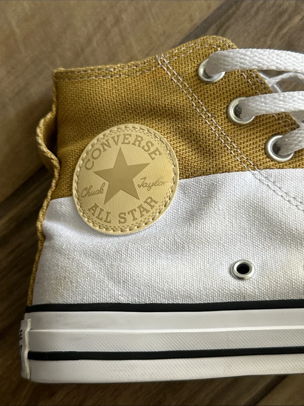 Converse Chuck Taylor All Star High Top Men’s 5, Women’s 7